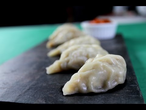 Chicken Momos | Sanjeev Kapoor Khazana - UCmoX4QULJ9MB00xW4coMiOw