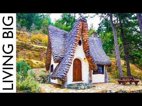 Storybook Cottage By The Sea - UCoNTMWgGuXtGPLv9UeJZwBw