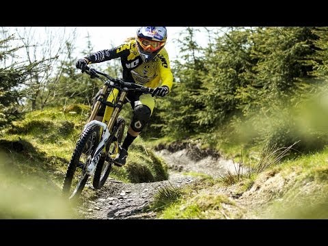 Checking in with downhill MTB phenom Rachel Atherton - UCblfuW_4rakIf2h6aqANefA