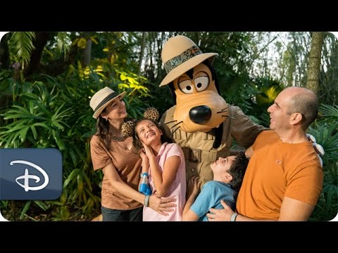 Latina Magazine Blogger Paula Bendfeldt-Diaz Visits Disney's Animal Kingdom - UC1xwwLwm6WSMbUn_Tp597hQ