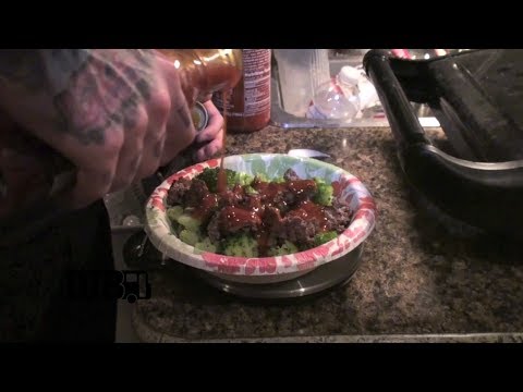 Michael Jagmin (of A Skylit Drive) Cooks Beef & Broccoli - COOKING AT 65MPH Ep. 1 - UCybDimFZ3eoUQxSArdqCe9g