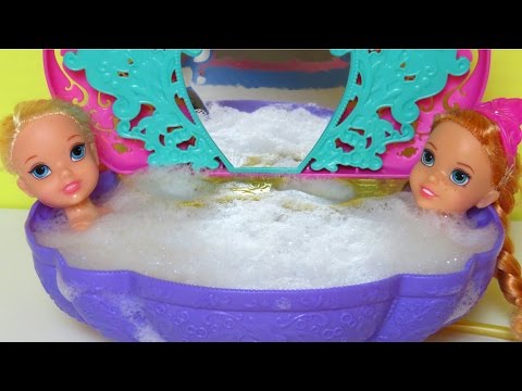 BATH time !  ELSA & ANNA toddlers - SHOPKINS in the Bathtub! - UCQ00zWTLrgRQJUb8MHQg21A