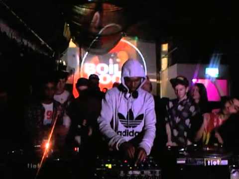 Actress 40 min Boiler Room DJ set - UCGBpxWJr9FNOcFYA5GkKrMg