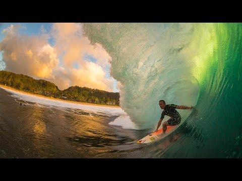 The Beautiful Chaos of Surfing Pipeline - UCblfuW_4rakIf2h6aqANefA