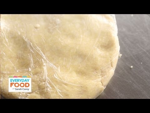 How To Make A Perfect Pie Crust | Thanksgiving Recipes | Everyday Food with Sarah Carey - UCl0kP-Cfe-GGic7Ilnk-u_Q