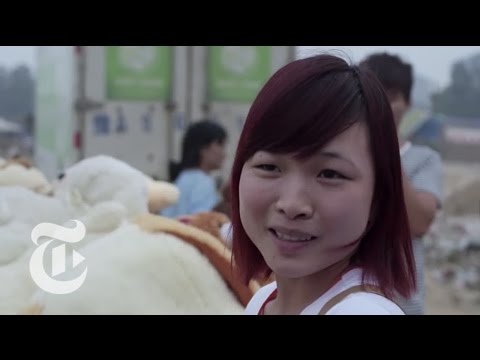 How Foxconn Factory Workers Blow Off Steam in China | The New York Times - UCqnbDFdCpuN8CMEg0VuEBqA