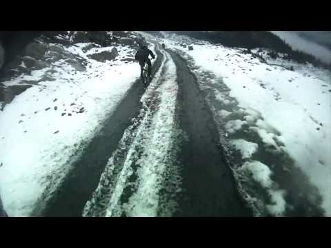 Epic downhill mountain bike race - Red Bull 5000 Down - UCblfuW_4rakIf2h6aqANefA