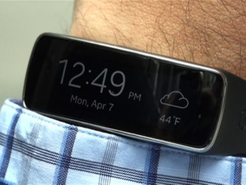 The Samsung Gear Fit combines smartwatch and fitness band, with mixed success - UCOmcA3f_RrH6b9NmcNa4tdg