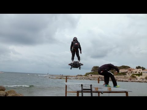 Hoverboard flight breaks world record (Crave Extra) - UCOmcA3f_RrH6b9NmcNa4tdg