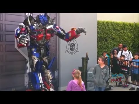 Interactive talking Optimus Prime debuts at Transformers: The Ride 3D in Universal Studios Hollywood - UCYdNtGaJkrtn04tmsmRrWlw