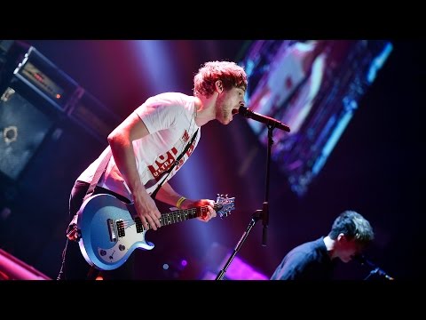 5 Seconds of Summer - Hey Everybody! (Radio 1's Teen Awards 2015) - UC-FQUIVQ-bZiefzBiQAa8Fw