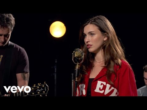 Rainey Qualley - Never Mine - Vevo dscvr (Live) - UC2pmfLm7iq6Ov1UwYrWYkZA