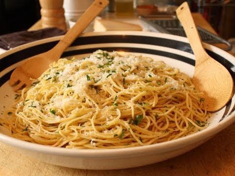 Garlic Spaghetti - Spaghetti Aglio e Olio Recipe - Pasta with Garlic and Olive Oil - UCRIZtPl9nb9RiXc9btSTQNw