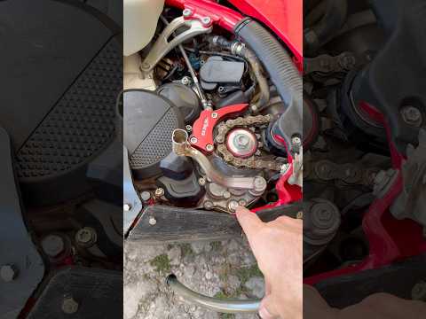 Comment remplacer l'huile de la boîte de vitesses du GasGas EC 300 ?