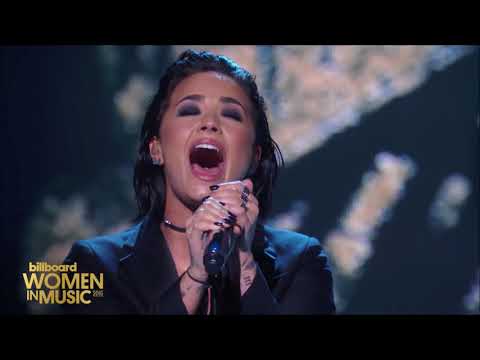 DEMI LOVATO - STONE COLD (LIVE AT BILLBOARD 2015)