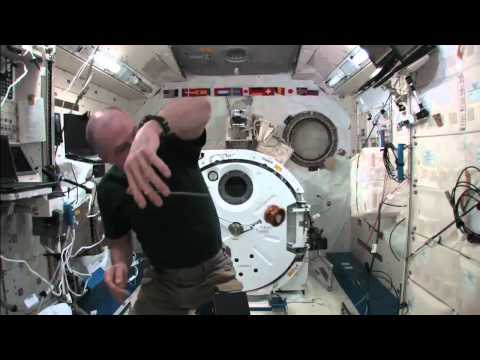 Yo-Yo Tricks In Space - Astronauts Tests His Skills | Video - UCVTomc35agH1SM6kCKzwW_g