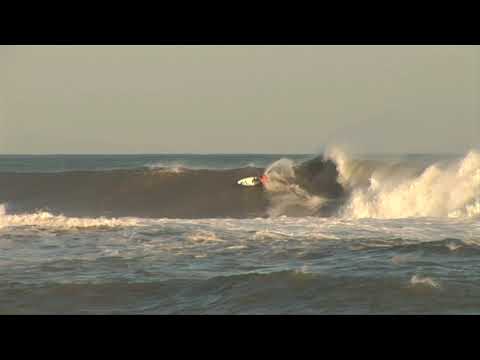 Ian Walsh goes Typhoon surfing in Japan - UCblfuW_4rakIf2h6aqANefA