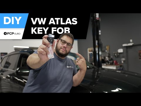 How to replace the battery of the Volkswagen Atlas remote control ...