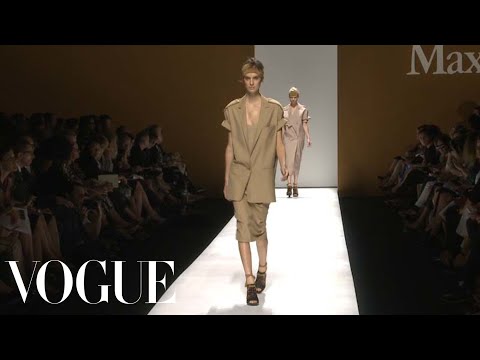 MaxMara Ready to Wear 2013 Vogue Fashion Week Runway Show - UCRXiA3h1no_PFkb1JCP0yMA