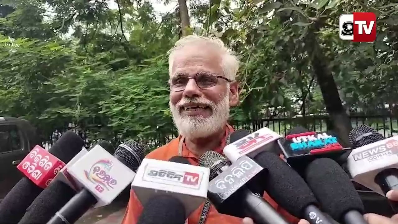 ନବୀନ ପଟ୍ଟନାୟକ ବହୁତ୍ ଶାନ୍ତ ଲୋକ, କହିଲେ ମୋଦି ! Modi look alike aka sadananda Naik, in Bhubaneswar.