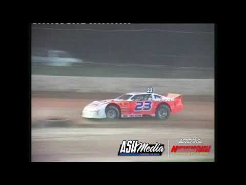 Super Sedans: USA vs Aust - Feature Race - Carina Speedway - 17.12.2004 - dirt track racing video image