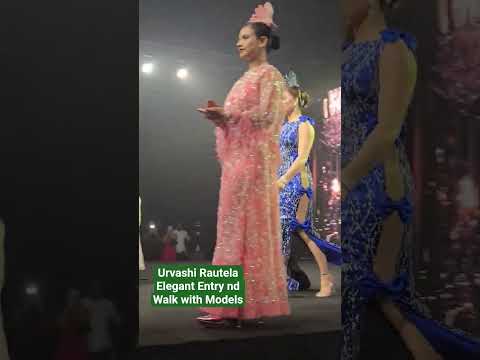 Elegant Urvashi Rautela Cat Walk in Dubai with Models #urvashirautella #Urvashicatwalk #beauty