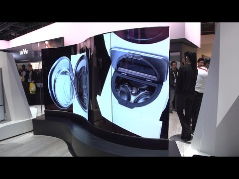 Dual-sided OLED video wall will bend your mind - UCOmcA3f_RrH6b9NmcNa4tdg