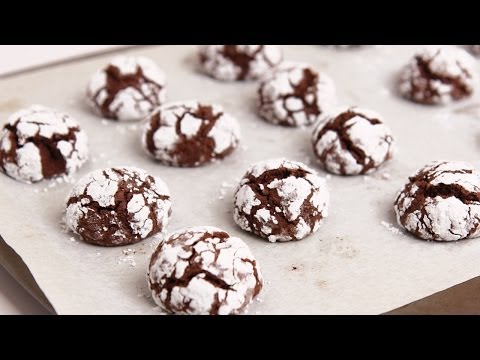 Chocolate Crinkle Cookie Recipe - Laura Vitale - Laura in the Kitchen Episode 756 - UCNbngWUqL2eqRw12yAwcICg