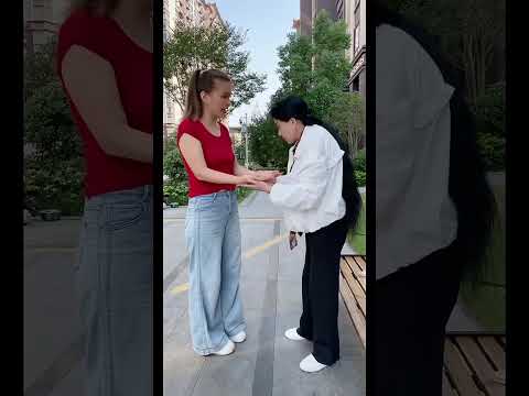 Kind woman help #motivation #positivevibes #lnspiration