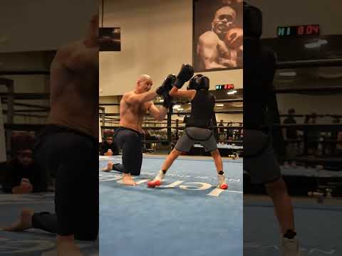 스트릭랜드, 어린이 복서와 한판!? #UFCHouston