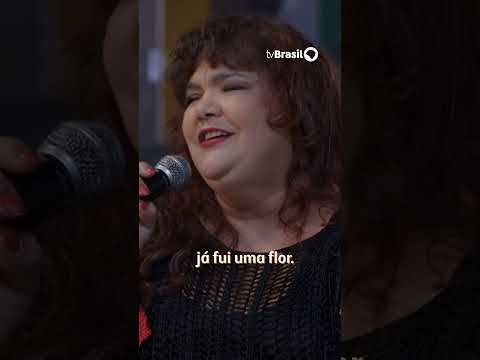 Simone Mazzer interpreta  "A flor e o espinho" no Samba na Gamboa