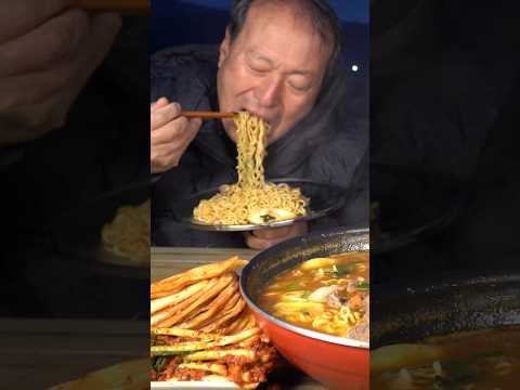 양지넣고 사골 육수로 끓인 라면 맛?! #먹방 #shorts #요리