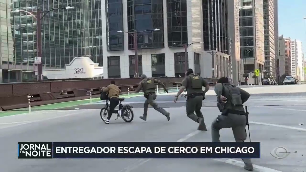 Entregador de comida foge de bicicleta de agentes de imigração nos EUA | Jornal da Noite