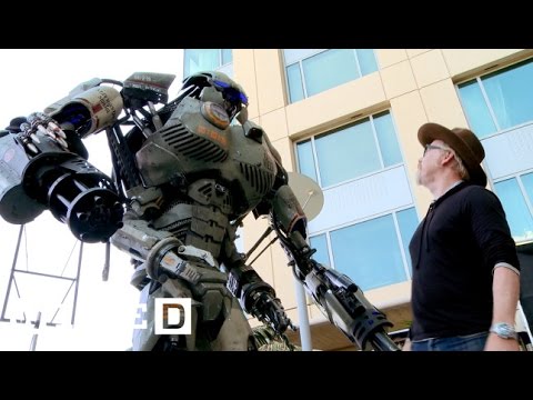 San Diego Comic Con 2013: Giant Robot Storms-Geek Week-WIRED - UCftwRNsjfRo08xYE31tkiyw