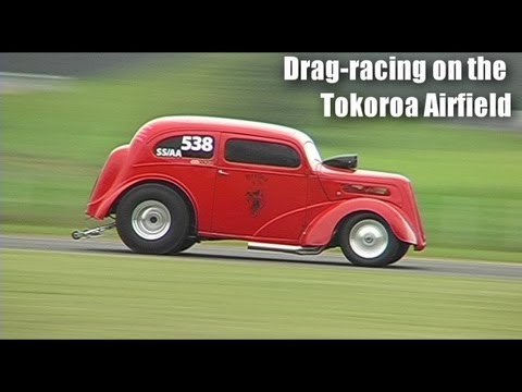 Drag racing on the Tokoroa Airfield - UCQ2sg7vS7JkxKwtZuFZzn-g