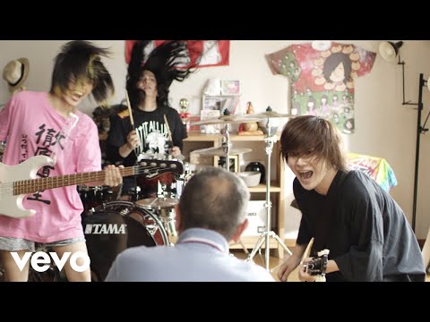 ヤバイTシャツ屋さん - 「Give me the Tank-top」Music Video