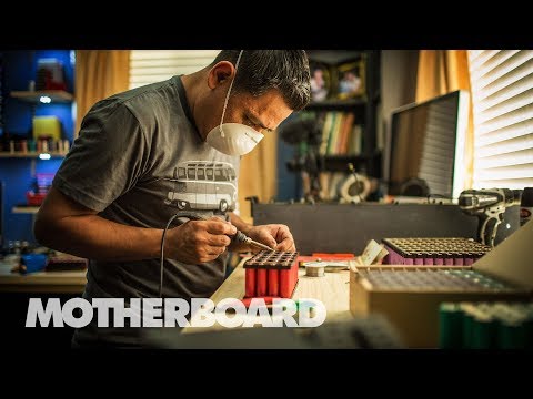 The Fixers Using Recycled Laptop Batteries to Power Their Homes - UCB6PV0cvJpzlcXRG7nz6PpQ