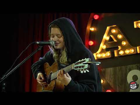 girl in red Performs "I'll Call You Mine" (acoustic)