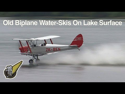 Tiger Moth biplane waterskiing on lake - like skimming stones - UC6odimYAtqsr0_7m8p2Dhiw