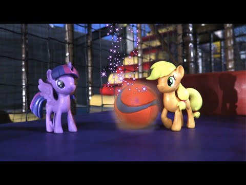 Twilight Sparkle Finds a Magical Bouncy Ball! - Toy Adventures Ep 45