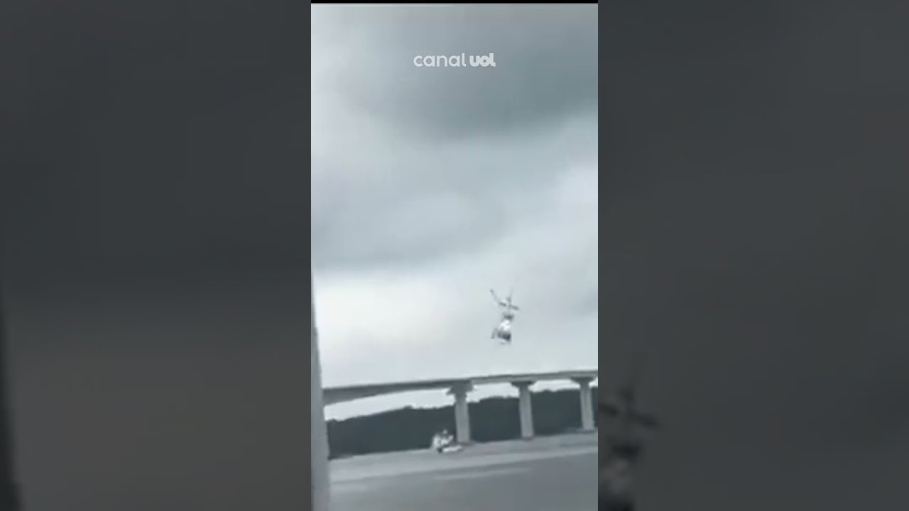 Helicóptero cai no mar durante exercício de segurança na Malásia com 5 pessoas a bordo; vídeo