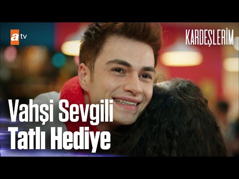 Aybike, Berk'e ördüğü atkıyı hediye ediyor...🎁 - Kardeşlerim 41. Bölüm