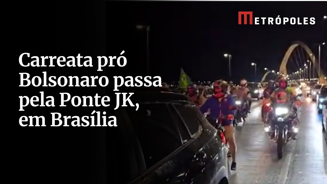 Carreata pró Bolsonaro passa pela Ponte JK em Brasília