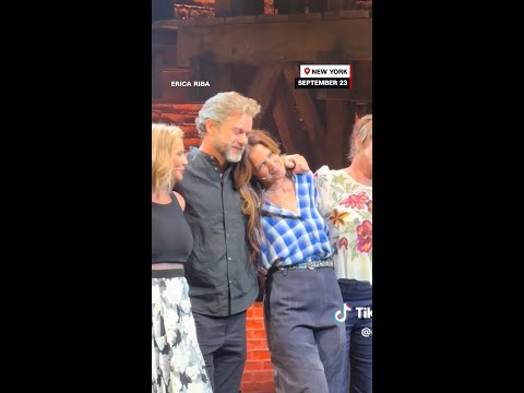 'Dawson's Creek' cast reunites and honors James Van Der Beek