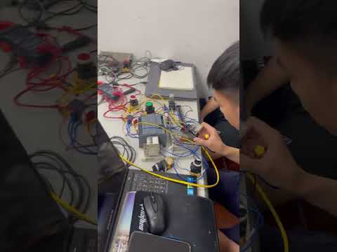 Học PLC tại PLCTECH Có Thực Hành Nhiều Không?