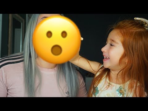 MY 3 YEAR OLD DAUGHTER DOES MY MAKEUP(mi hija de 3 años me maquilla)