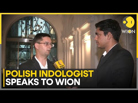 Polish Indologist Krzysztof Iwanek chants Gāyatrī Mantra | WION