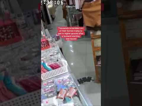 Shoppers run in panic as quake hits Philippines