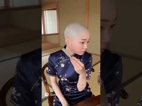 チャイナドレスで剃髪する女性 #生成ai #坊主女子 #cosplay #china #headshave