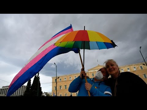 Ελλάδα: «Πέρασε» από τη Βουλή ο γάμος των ομοφύλων
